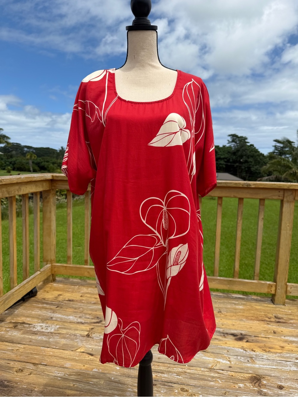 Kamea Red Anthurium Susan Dress size Medium. New with tags.